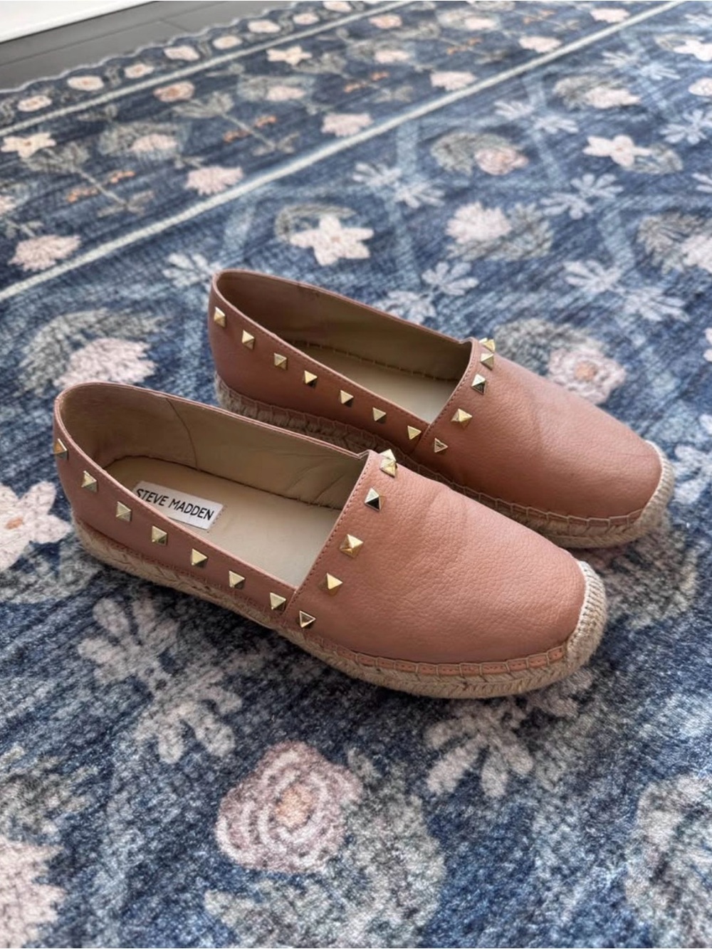 Steve Madden espadrilles w/ gold studs, size 9